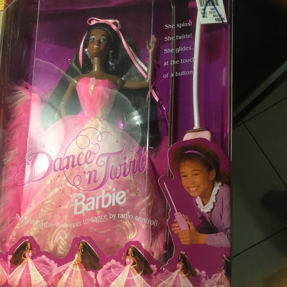 Dance n Twirl Barbie (First Barbie ever to dance by radio control!) - Picture 12 of 16
